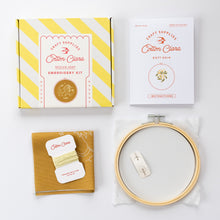 Load image into Gallery viewer, Leo Embroidery Hoop Kit