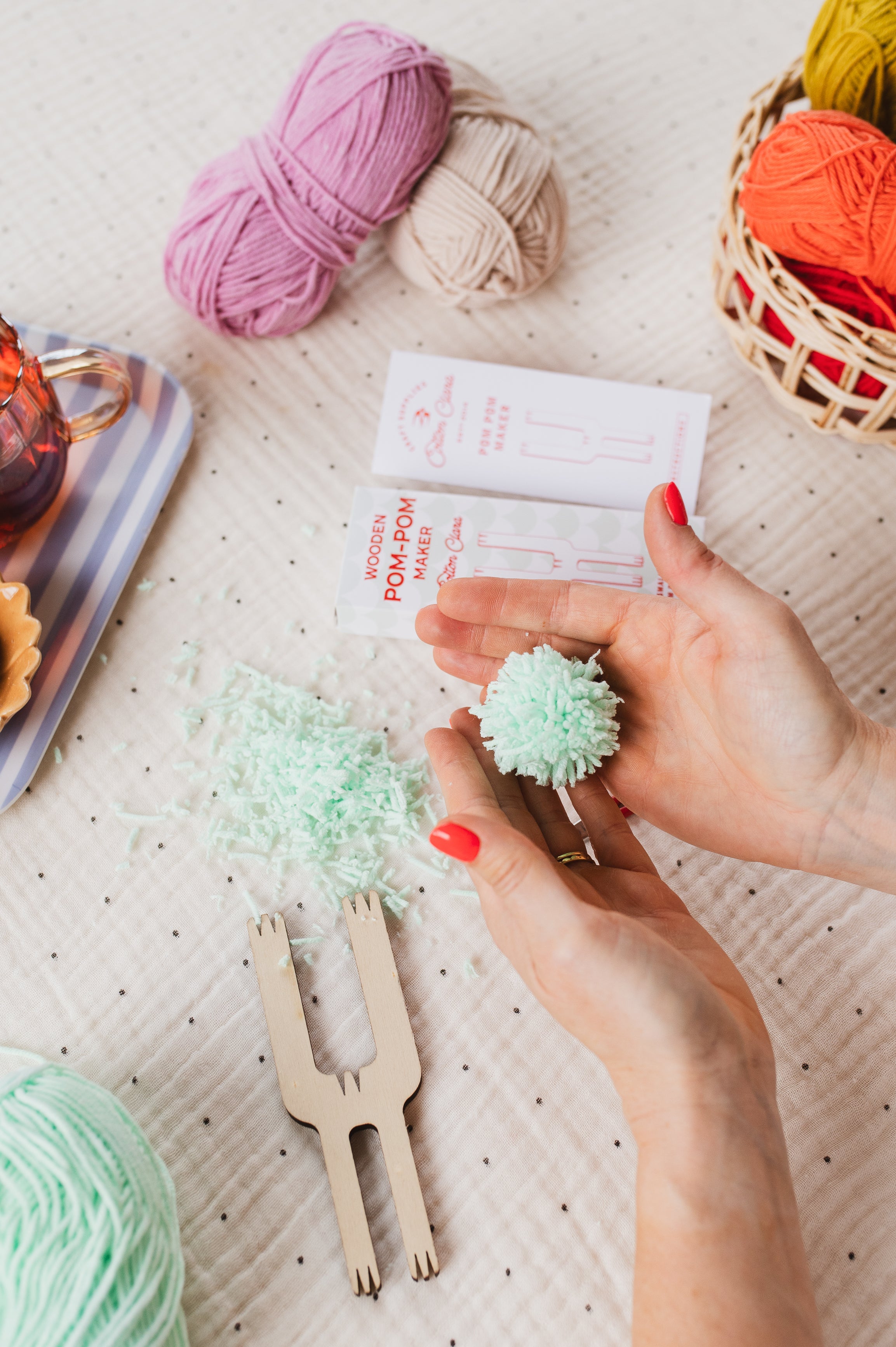 Wooden Pom Pom Maker