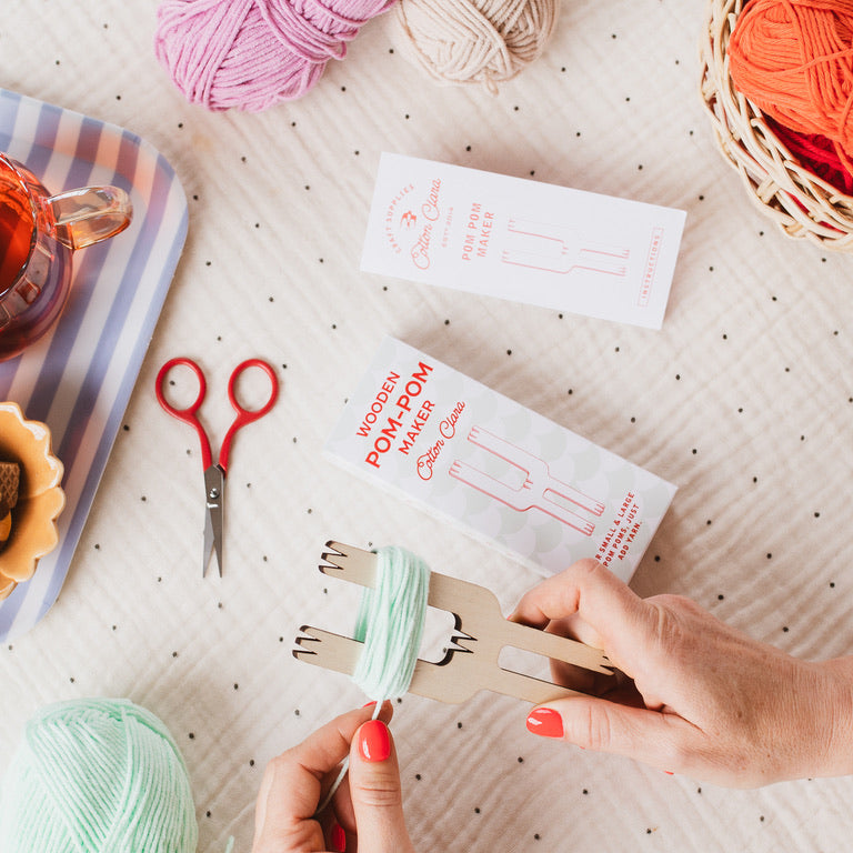 Wooden Pom Pom Maker