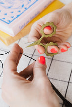 Load image into Gallery viewer, Mini Sunflower Embroidery Scissors