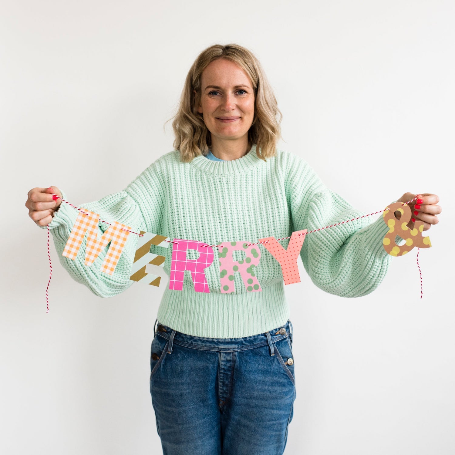 Merry & Bright Garland 2