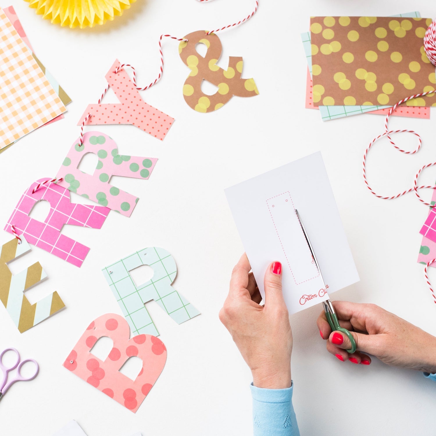 Merry & Bright Garland 11