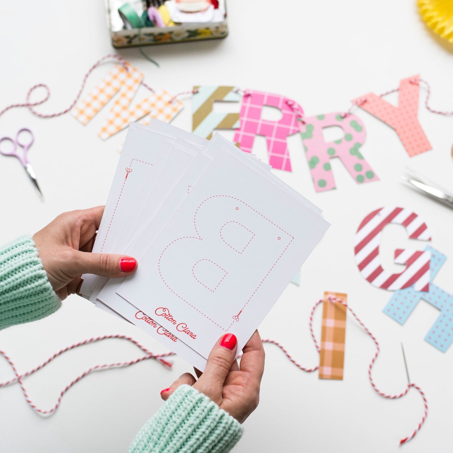 Merry & Bright Garland 6