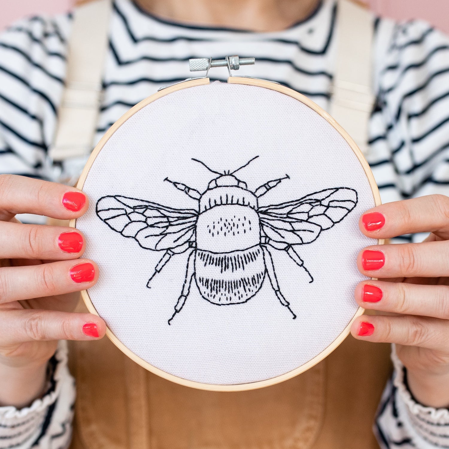 Bee Hoop Embroidery Kit oatmeal black