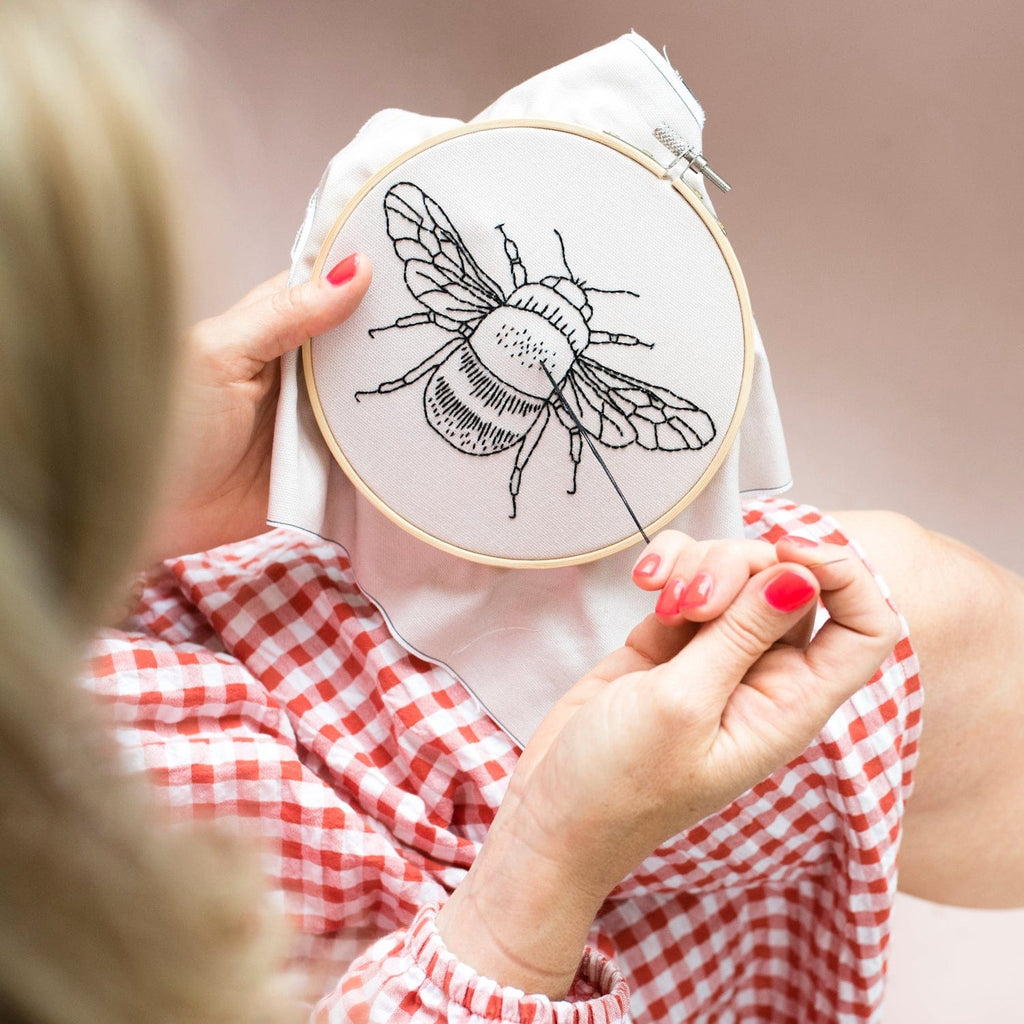 Cotton Clara Embroidery Kits Bee Embroidery Hoop Kit