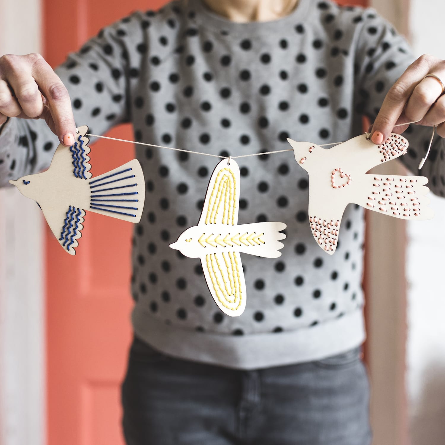 Cotton Clara Wooden Boards Wooden Bird Embroidery Kit – Beginner-Friendly DIY Garland or Hanging Decorations