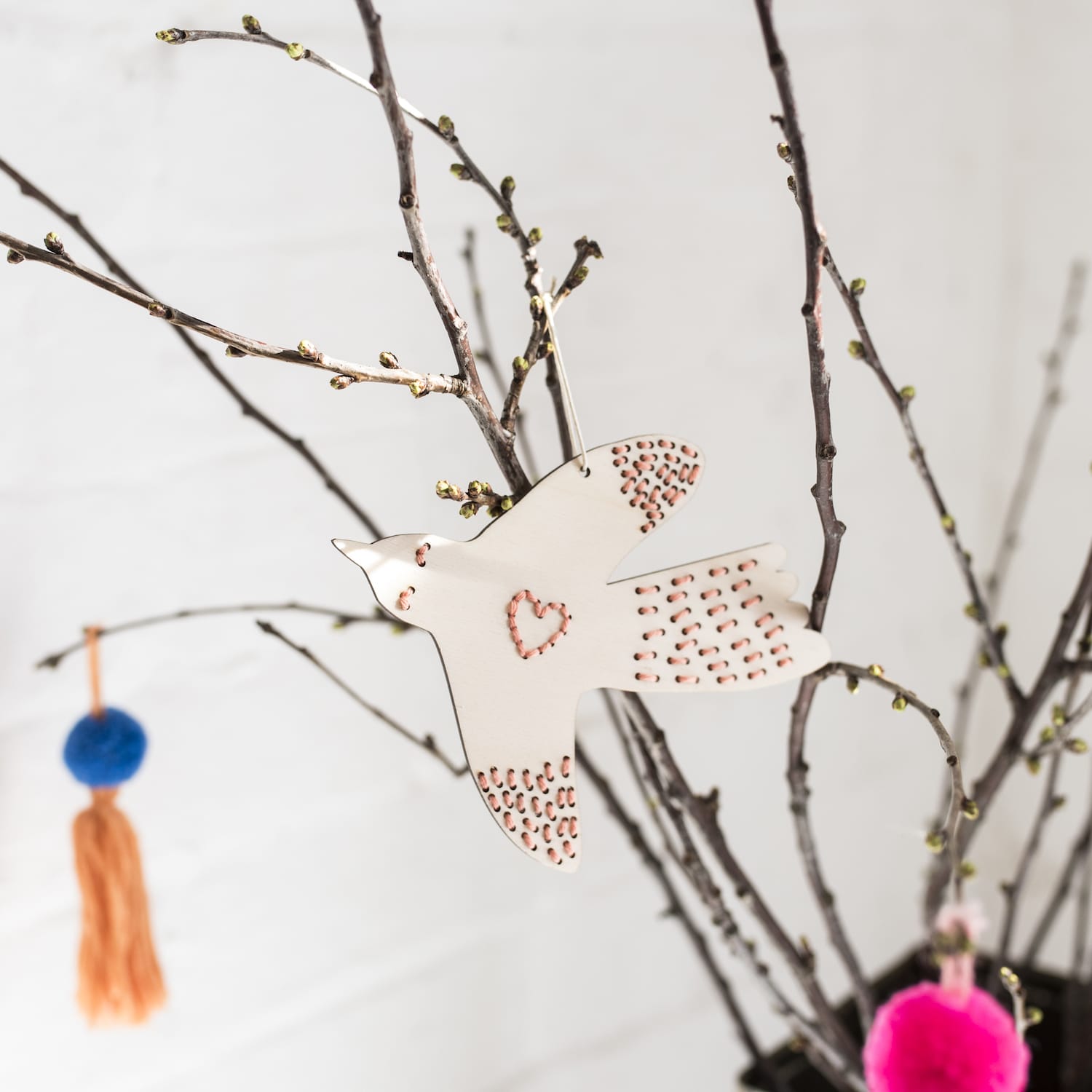 Cotton Clara Wooden Boards Wooden Bird Embroidery Kit – Beginner-Friendly DIY Garland or Hanging Decorations